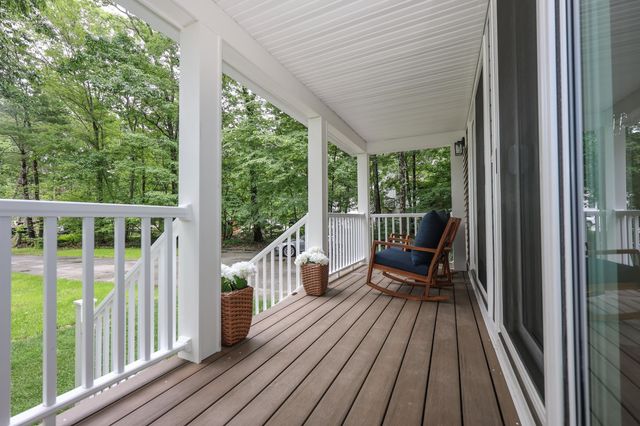 24 Mountain Road, Raymond, NH 03077