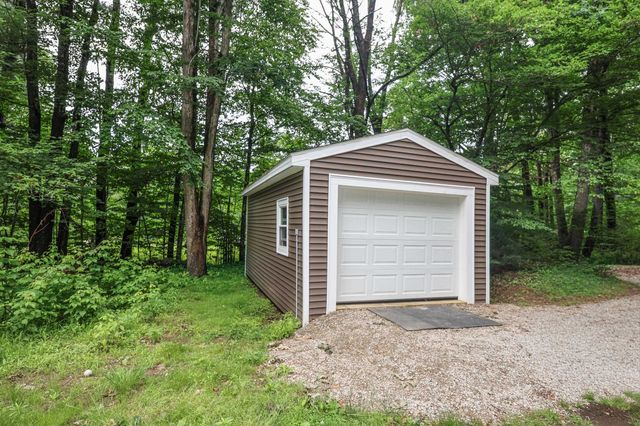 24 Mountain Road, Raymond, NH 03077