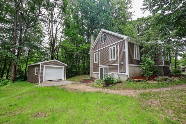 24 Mountain Road, Raymond, NH 03077