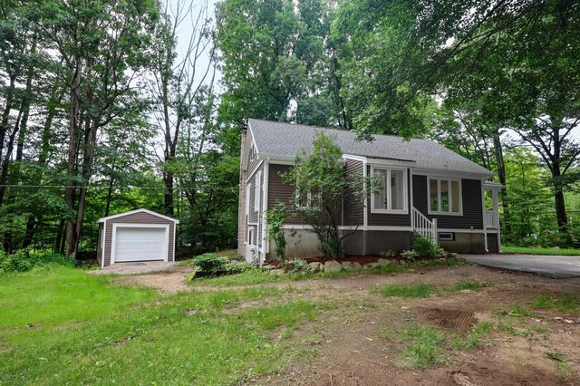 24 Mountain Road, Raymond, NH 03077
