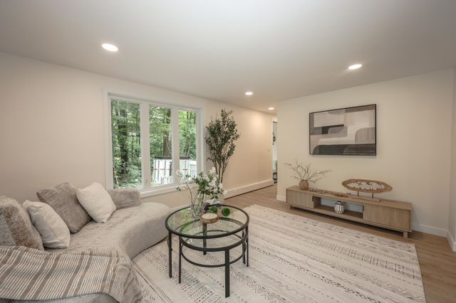 24 Mountain Road, Raymond, NH 03077
