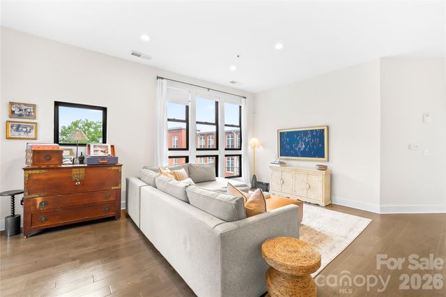 501 E 37th Street E, Charlotte, NC 28205