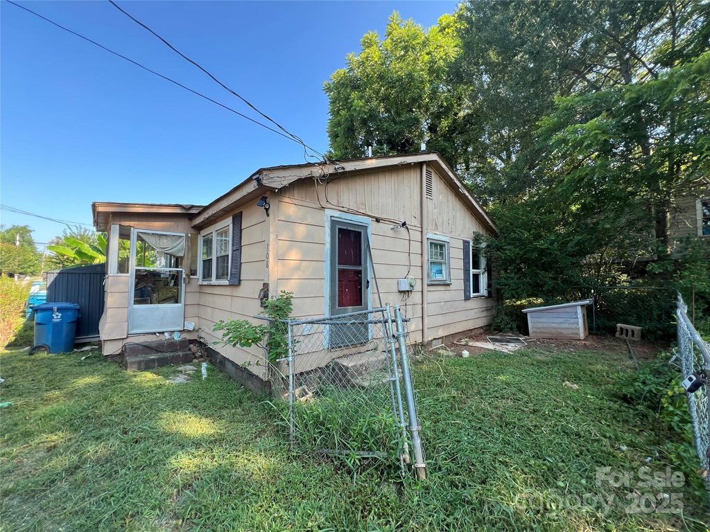 108 W Spruce Street, Forest City, NC 28043