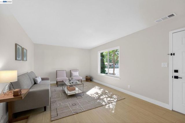 3825 Brockton Dr, Pleasanton, CA 94588