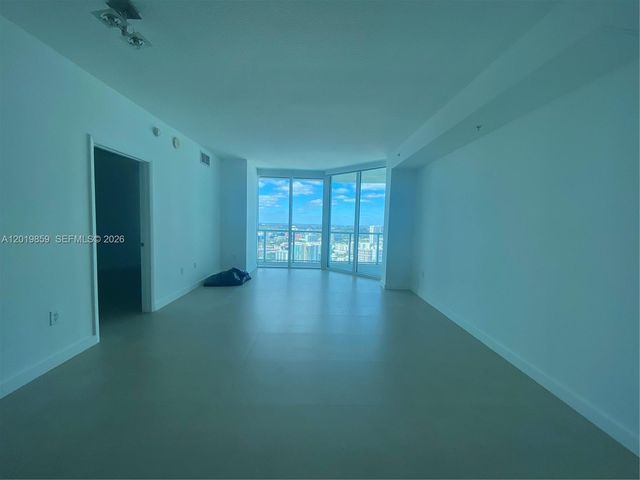 1900 N Bayshore Dr 3216, Miami, FL 33132