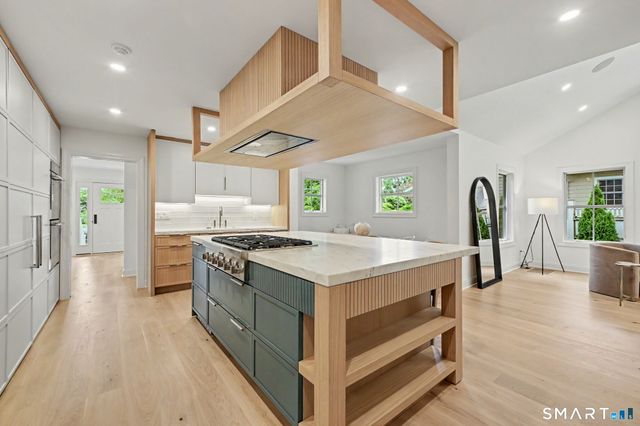 4 Sachem Lane, Greenwich, CT 06830