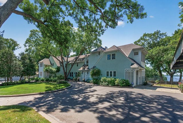 40 Dellwood Avenue, Dellwood, MN 55110