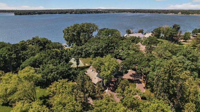 40 Dellwood Avenue, Dellwood, MN 55110