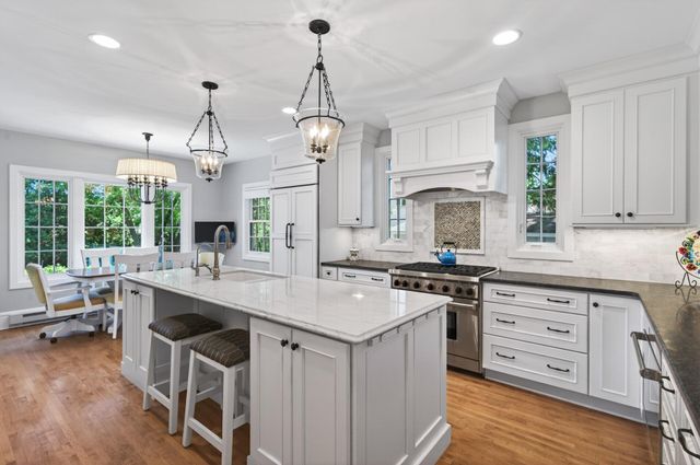 40 Dellwood Avenue, Dellwood, MN 55110