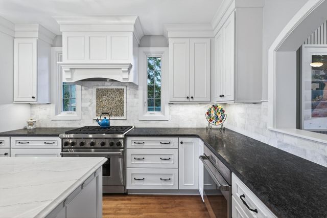 40 Dellwood Avenue, Dellwood, MN 55110
