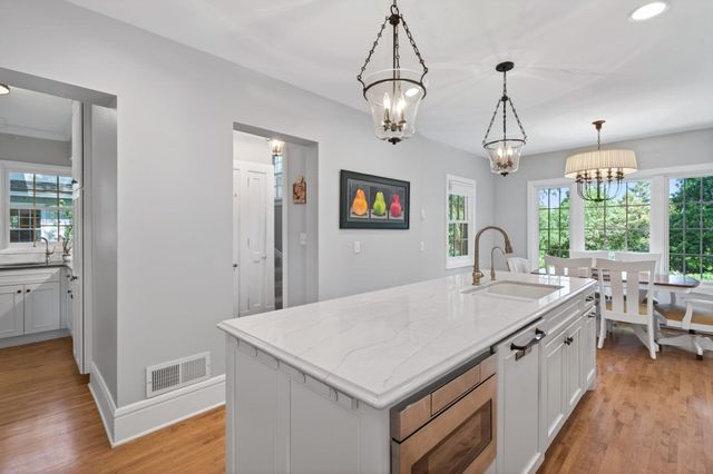 40 Dellwood Avenue, Dellwood, MN 55110