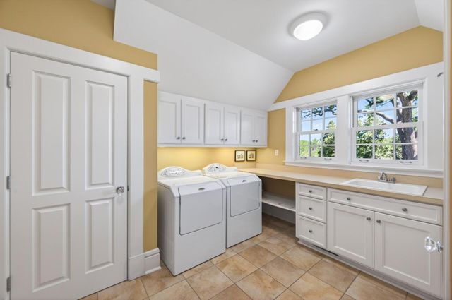 40 Dellwood Avenue, Dellwood, MN 55110