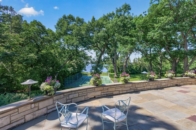 40 Dellwood Avenue, Dellwood, MN 55110