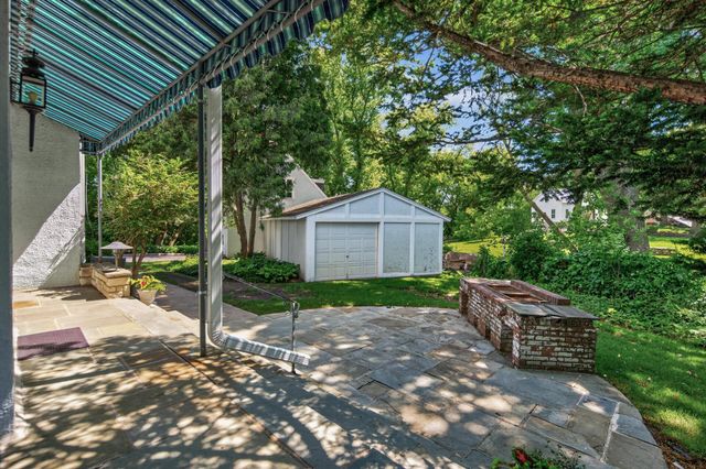 40 Dellwood Avenue, Dellwood, MN 55110