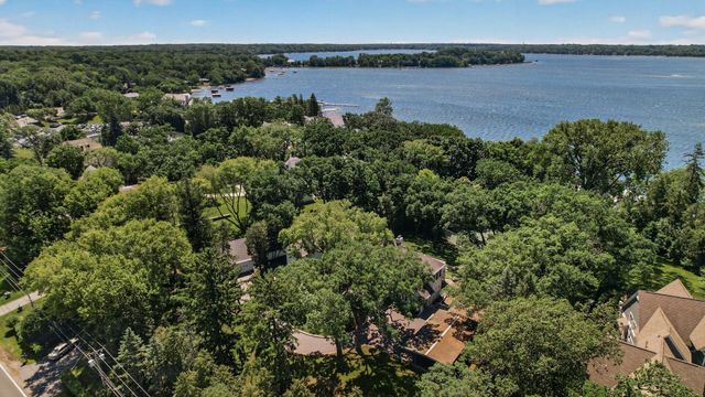 40 Dellwood Avenue, Dellwood, MN 55110