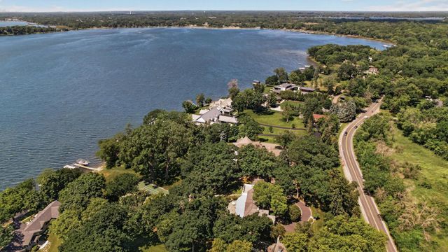 40 Dellwood Avenue, Dellwood, MN 55110