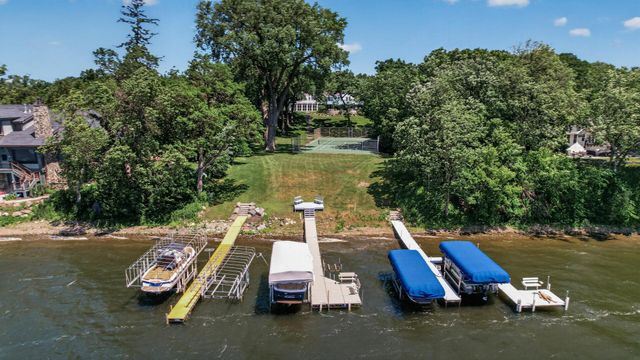40 Dellwood Avenue, Dellwood, MN 55110