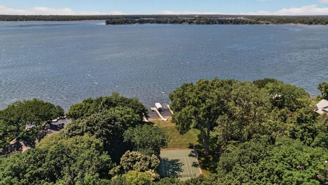40 Dellwood Avenue, Dellwood, MN 55110