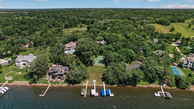 40 Dellwood Avenue, Dellwood, MN 55110