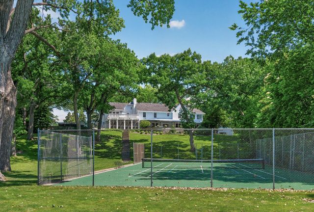 40 Dellwood Avenue, Dellwood, MN 55110