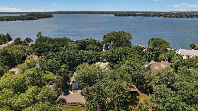 40 Dellwood Avenue, Dellwood, MN 55110