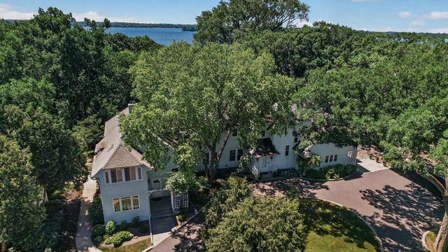 40 Dellwood Avenue, Dellwood, MN 55110