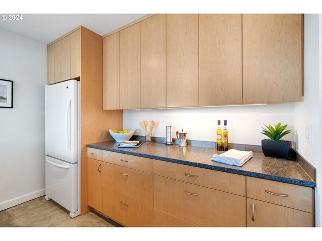 2221 Sw 1ST Ave 1622, Portland, OR 97201