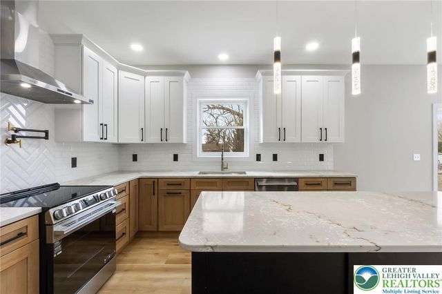 1330 Lincoln Street, North Catasauqua Bor, PA 18032