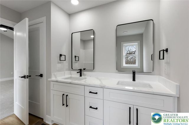 1330 Lincoln Street, North Catasauqua Bor, PA 18032