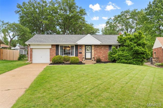 9401 Sophine Lane, St Louis, MO 63123