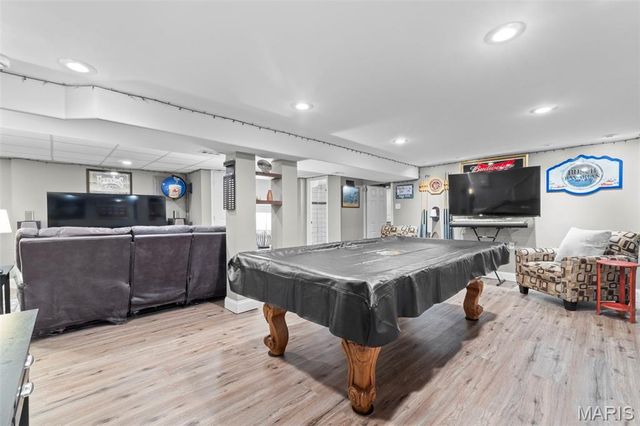 9401 Sophine Lane, St Louis, MO 63123