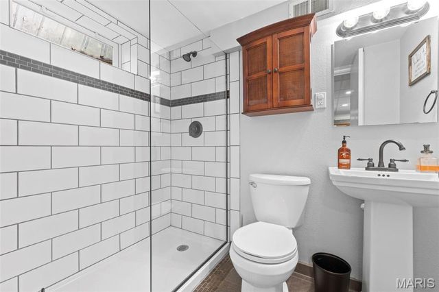 9401 Sophine Lane, St Louis, MO 63123