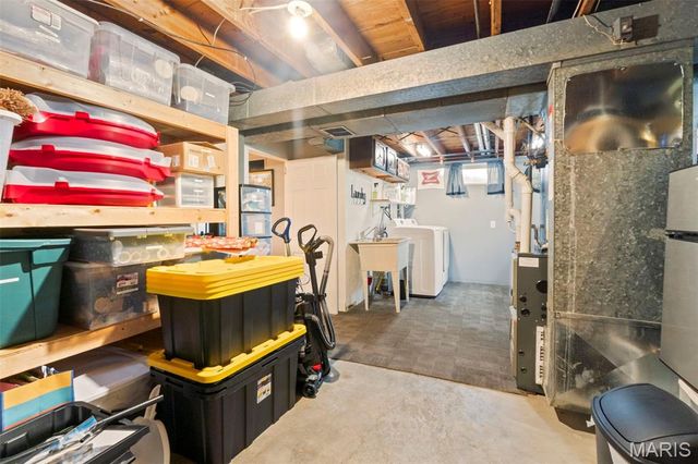 9401 Sophine Lane, St Louis, MO 63123
