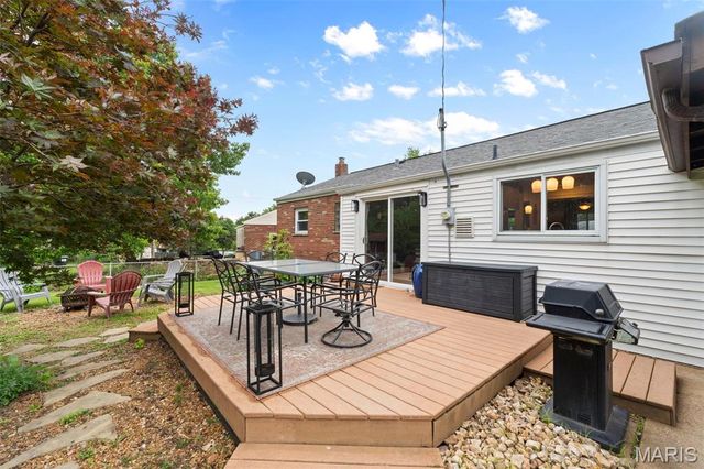 9401 Sophine Lane, St Louis, MO 63123