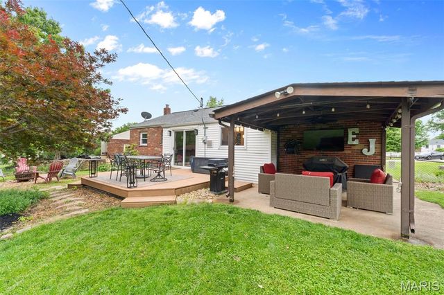 9401 Sophine Lane, St Louis, MO 63123