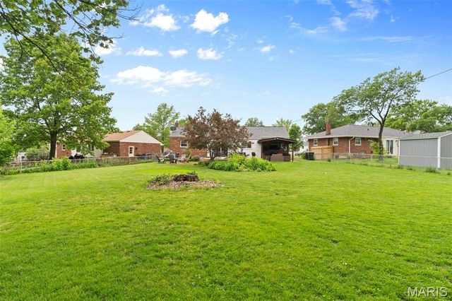 9401 Sophine Lane, St Louis, MO 63123