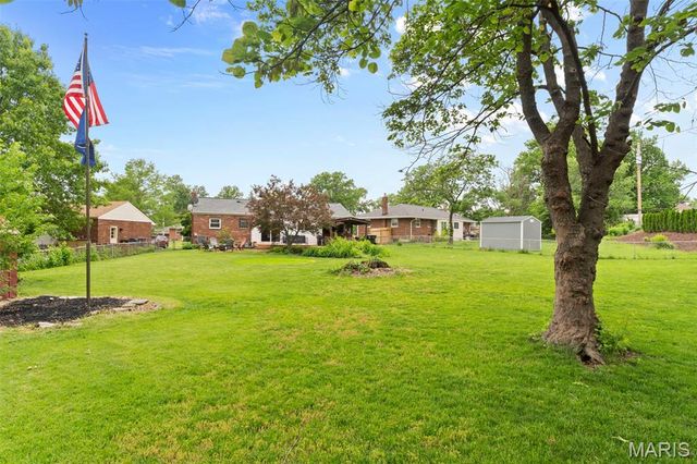 9401 Sophine Lane, St Louis, MO 63123