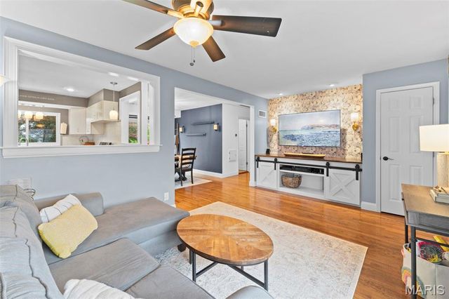 9401 Sophine Lane, St Louis, MO 63123