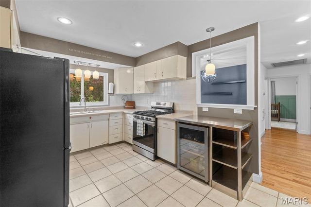 9401 Sophine Lane, St Louis, MO 63123