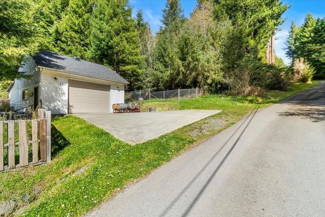 109 Red Rock Lane, Fieldbrook, CA 95519