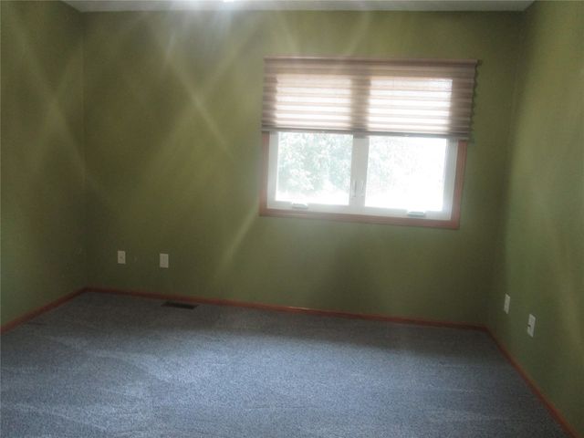 13328 Rocklyn Drive, Urbandale, IA 50323