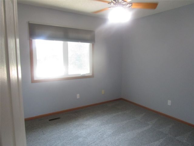 13328 Rocklyn Drive, Urbandale, IA 50323