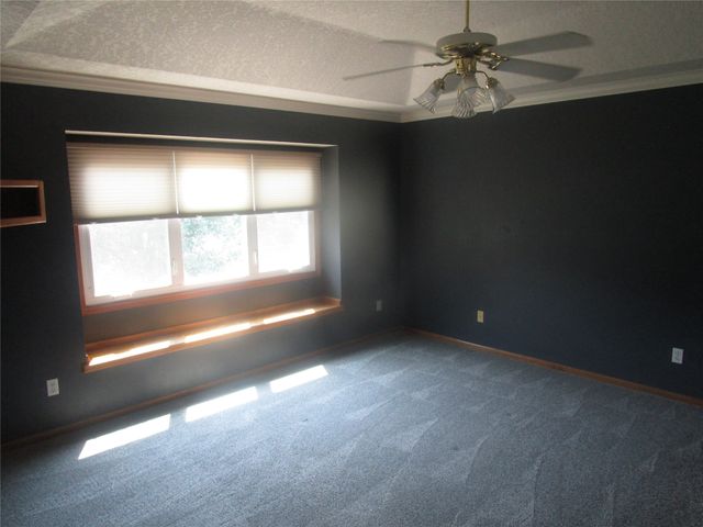 13328 Rocklyn Drive, Urbandale, IA 50323