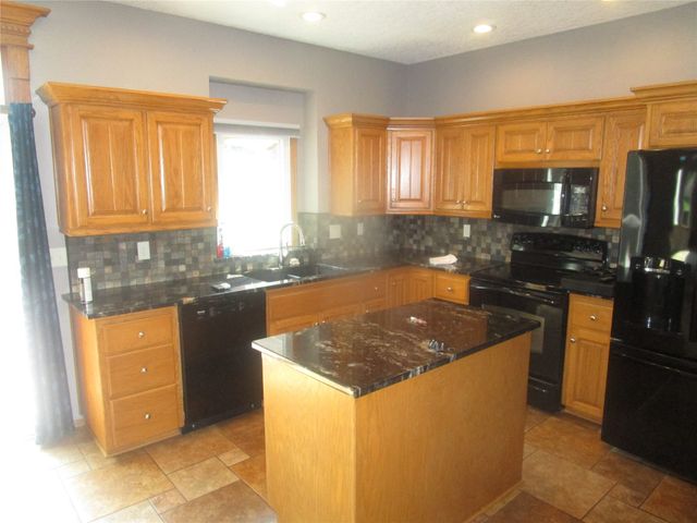 13328 Rocklyn Drive, Urbandale, IA 50323