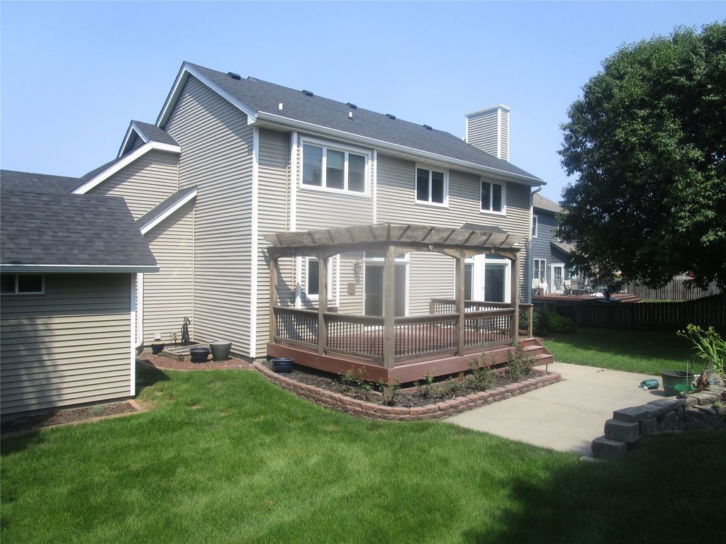13328 Rocklyn Drive, Urbandale, IA 50323