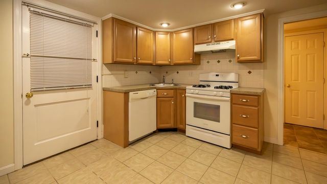 14 Stark Ave, Wakefield, MA 01880