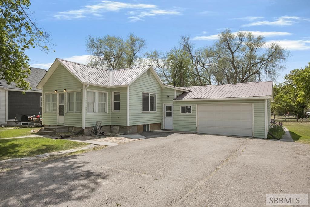 Image 1 of property listing at 326 Arthur Street, American Falls, ID 83211