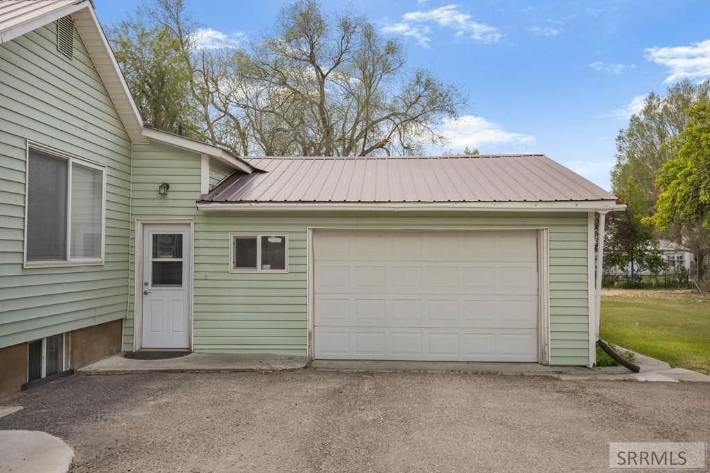 Image 3 of property listing at 326 Arthur Street, American Falls, ID 83211