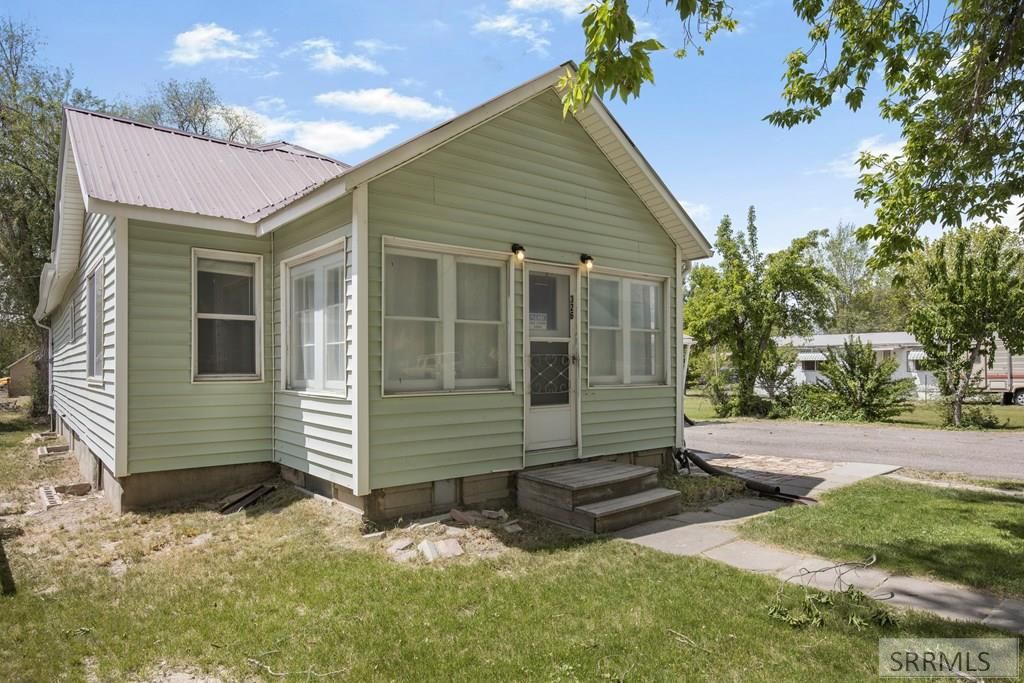 Image 4 of property listing at 326 Arthur Street, American Falls, ID 83211