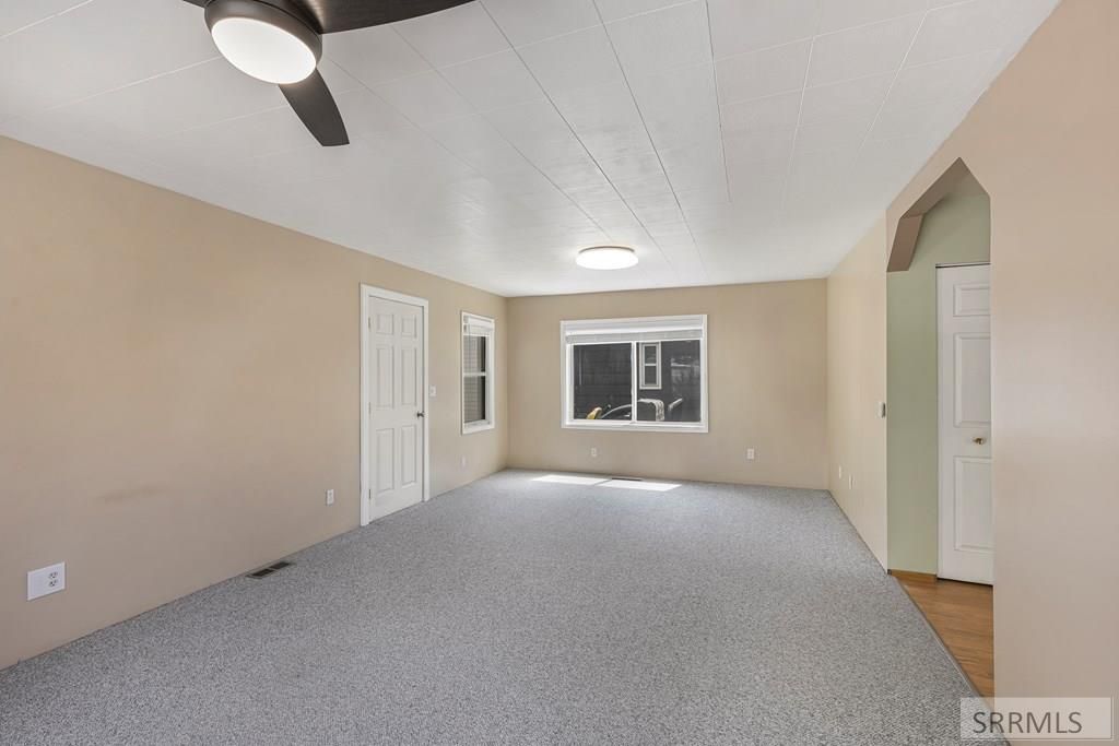 Image 5 of property listing at 326 Arthur Street, American Falls, ID 83211